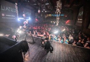 Eine maßgeschneiderte Horror-Lichtshow für das Prager Halloween-Festival