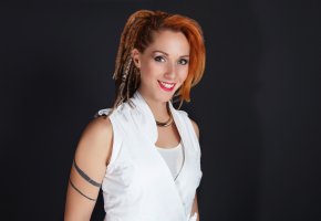 Monika Vaverová und ihre Kostüme für Feuershows und Lichtshows