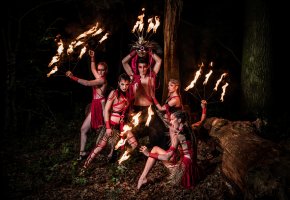 Die Feuershow für eine Firmenfeier